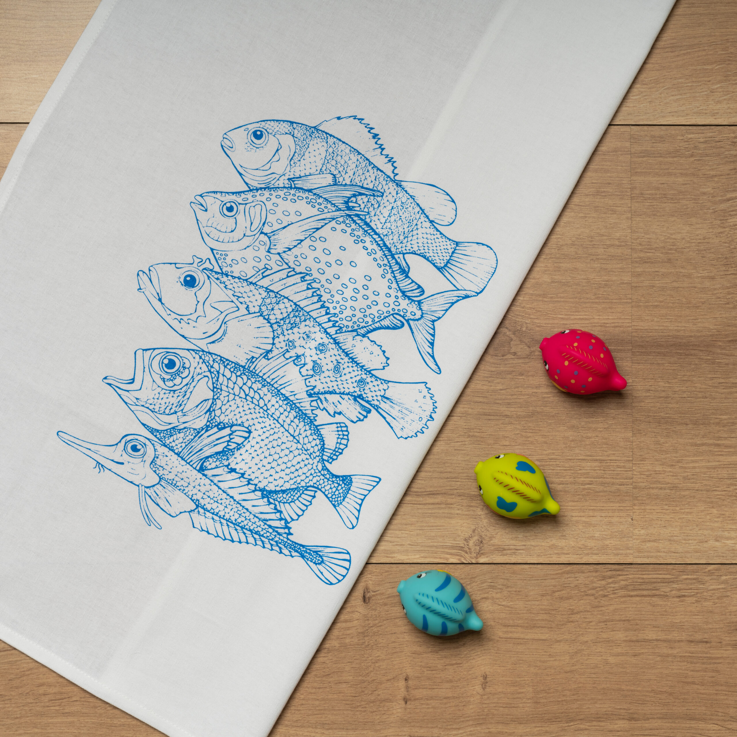 5 Fische in blau | Geschirrhandtuch weiß