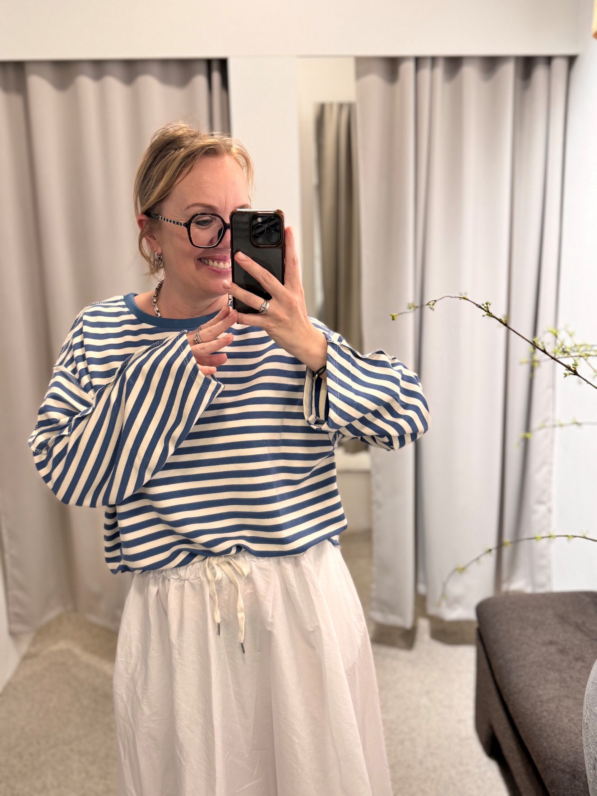 Oversize Langarmshirt | blau-weiß gestreift – Bild 3