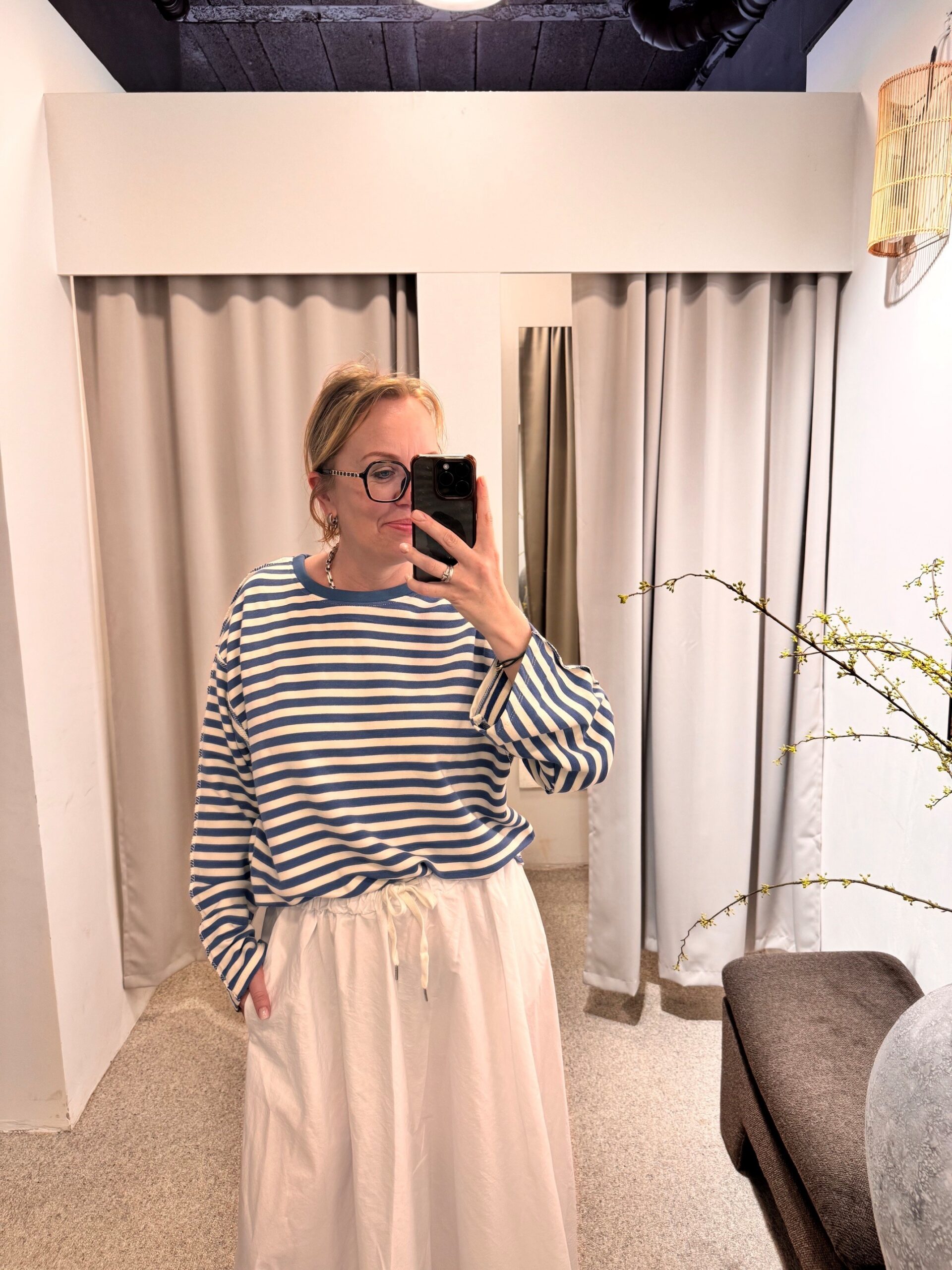 Oversize Langarmshirt | blau-weiß gestreift – Bild 2