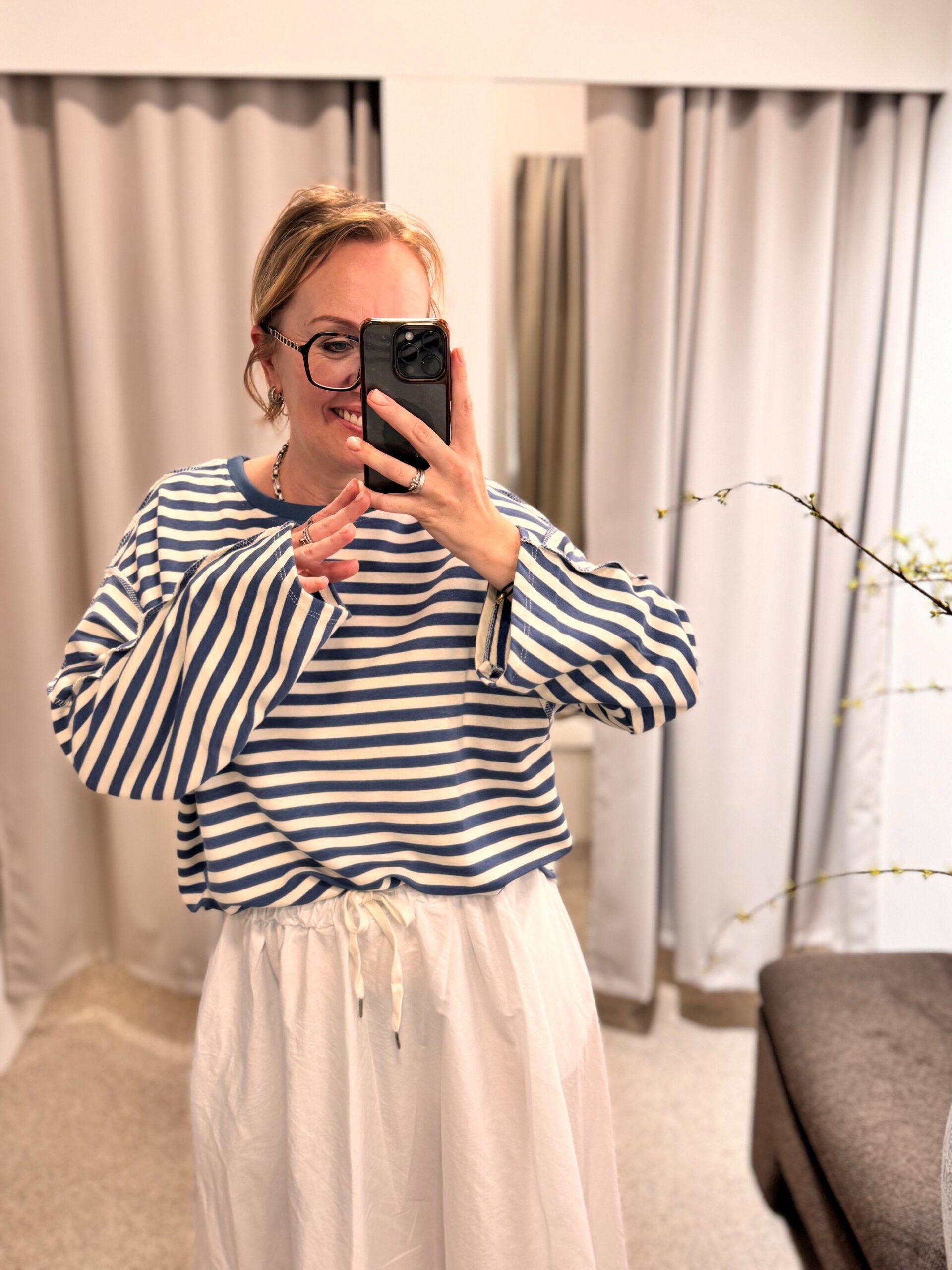 Oversize Langarmshirt | blau-weiß gestreift – Bild 4