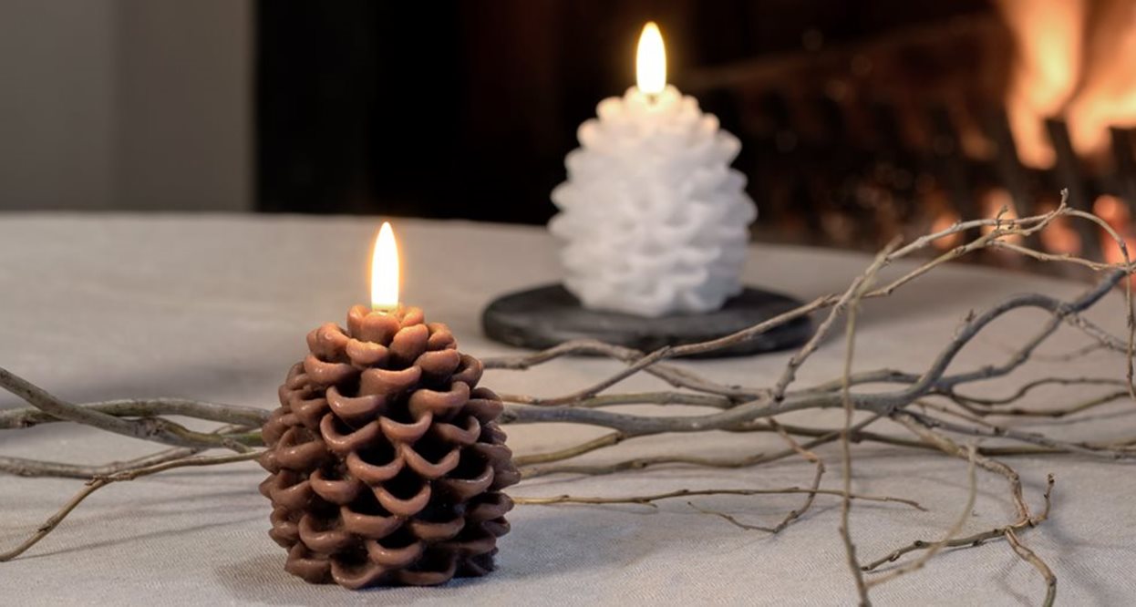 Uyuni LED Kerze Pine Cone | Brown – Bild 2