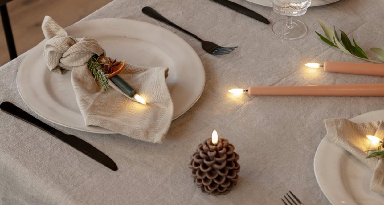 Uyuni LED Kerze Pine Cone | Brown – Bild 3